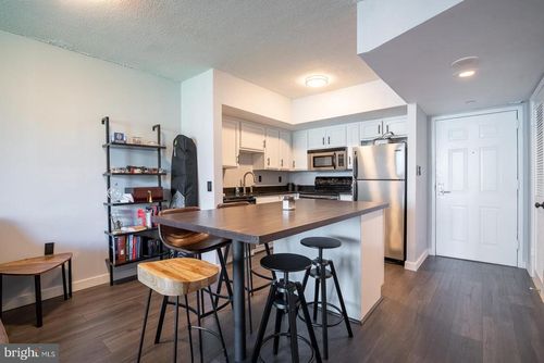 417-1001 N Randolph St, ARLINGTON, VA, 22201-5605 | Card Image