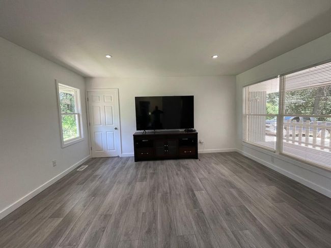 Living Room | Image 8