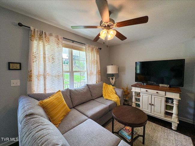 712 Lake Point Dr, House other with 3 bedrooms, 2 bathrooms and null parking in Piney Flats TN | Image 11