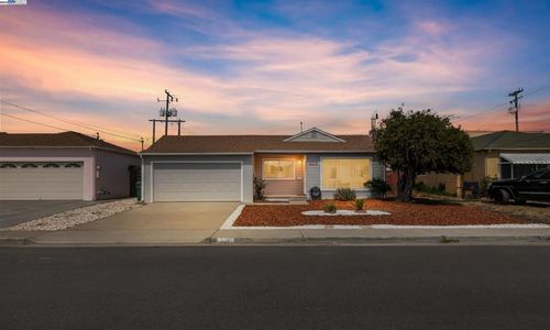 391 Anza Way, San Leandro, CA, 94578-4317 | Card Image