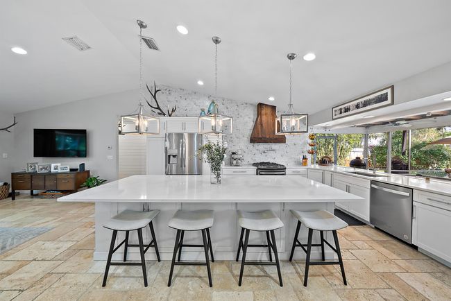 556 Sw Rustic Cir, House other with 3 bedrooms, 2 bathrooms and null parking in Stuart FL | Image 25