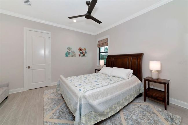 Guest Bedroom with Walk-in Closet | Image 42
