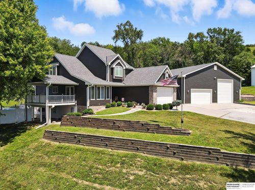 106 Sharon Dr, Crescent, IA, 51526-4343 | Card Image