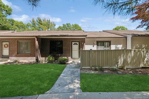950 Skyline Dr, Coram, NY, 11727-3668 | Card Image