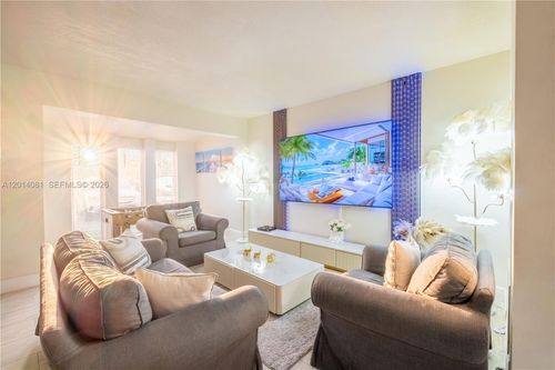 2125 N 14th Ct, Hollywood, FL, 33020-2518 | Card Image