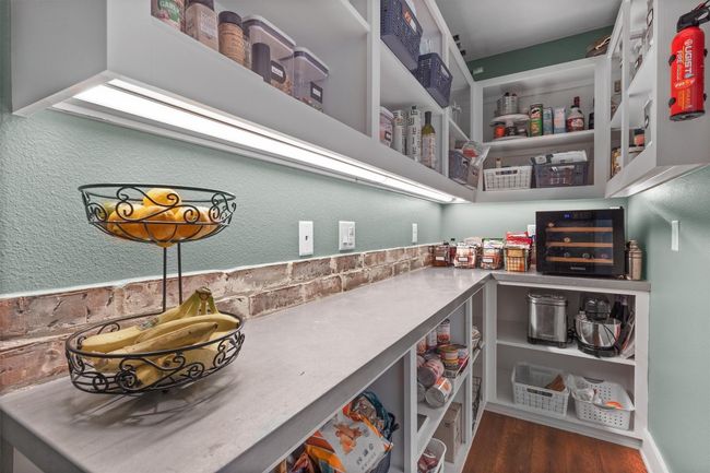 Butler's Pantry | Image 13