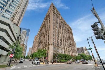 207 - 680 N Lake Shore Drive, Condo with 2 bedrooms, 2 bathrooms and 1 parking in Chicago IL | Image 1