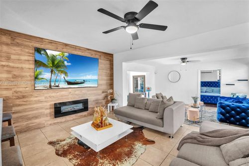 17501 Nw 12th Ave, Miami Gardens, FL, 33169-4652 | Card Image