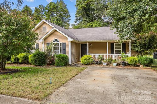 6623 Nevin Glen Dr, Charlotte, NC, 28269-6402 | Card Image