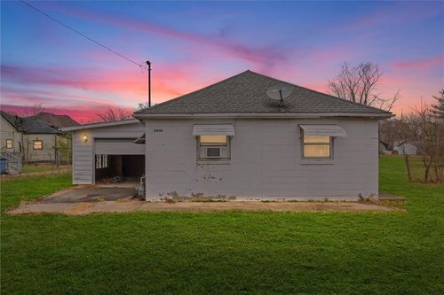 218 W Elm St, Hoopeston, IL, 60942-1737 | Card Image