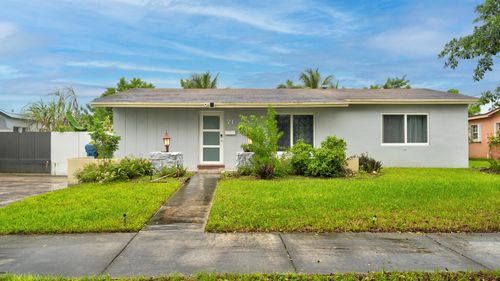 71 Ne 206th Ter, Miami Gardens, FL, 33179-1716 | Card Image