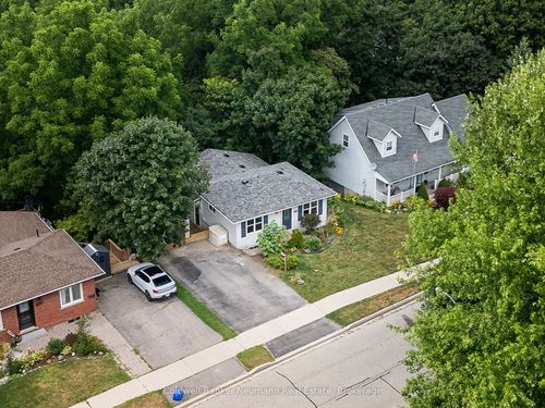209 Wellington St, Fergus, ON, N1M3E1 | Card Image