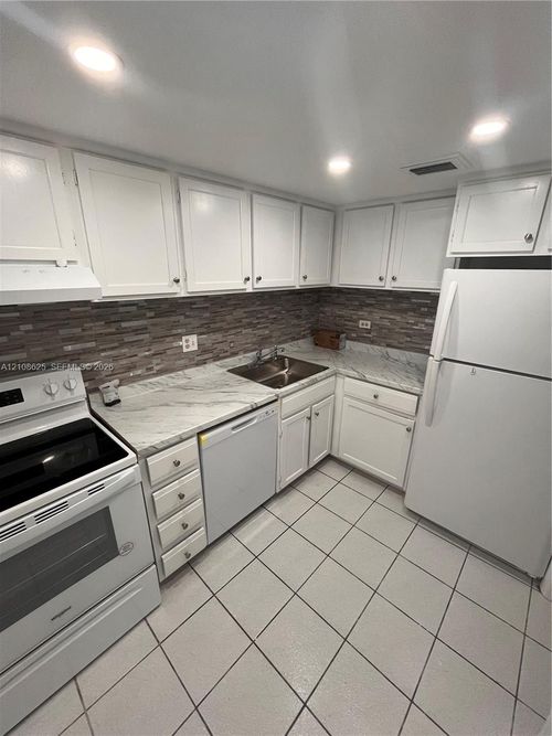 1q-3650 Inverrary Dr, LAUDERHILL, FL, 33319-5933 | Card Image