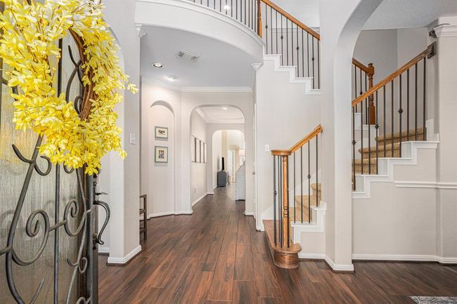 Beautiful entryway with high ceilings | Image 8