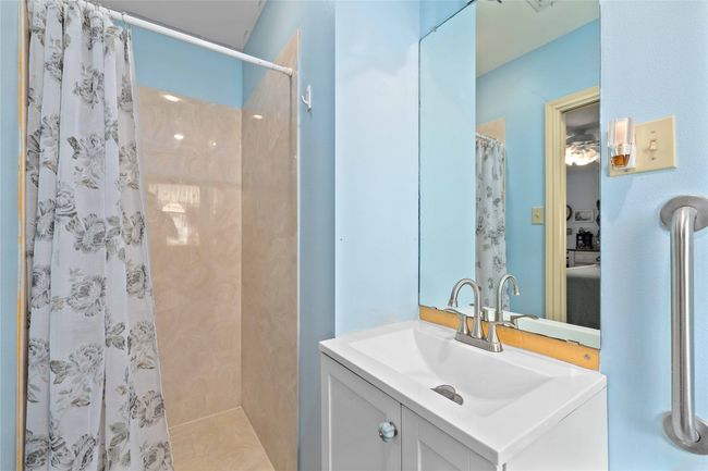 Ensuite bathroom with standing shower. | Image 27