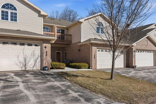 17940 W Jacobs Ridge Court, New Berlin, WI, 53146 | Card Image