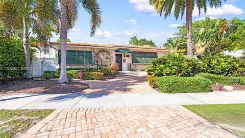 623 Ne 17th Way, Fort Lauderdale, FL, 33304-3428 | Card Image