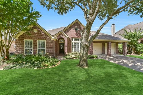 3105 Red Maple Dr, Friendswood, TX, 77546-7913 | Card Image