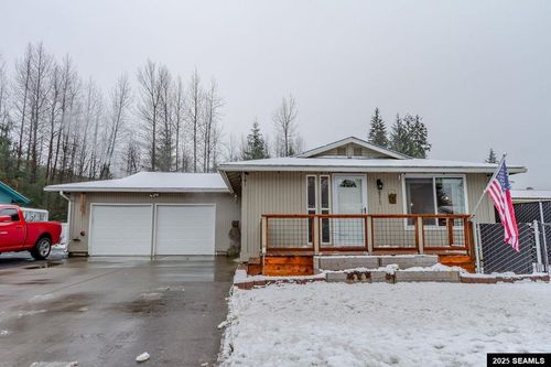 8213 Cedar Drive, Juneau, AK, 99801 | Card Image