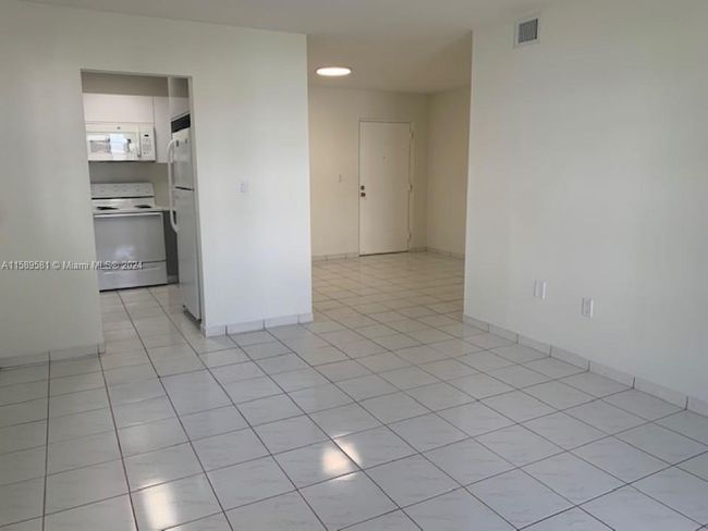 205 - 1101 Sw 122nd Ave, Condo with 2 bedrooms, 2 bathrooms and null parking in Miami FL | Image 2