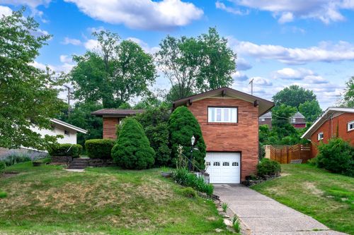 1673 Norsen Dr, Pittsburgh, PA, 15243-1547 | Card Image