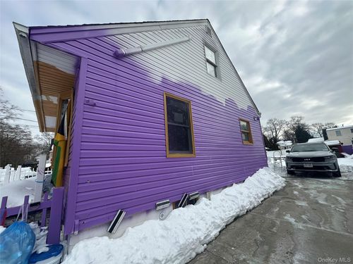 80 E 19th St, Huntingtn Sta, NY, 11746-2902 | Card Image