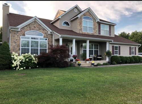 3 Sweetgum Ln, Miller Place, NY, 11764-3001 | Card Image