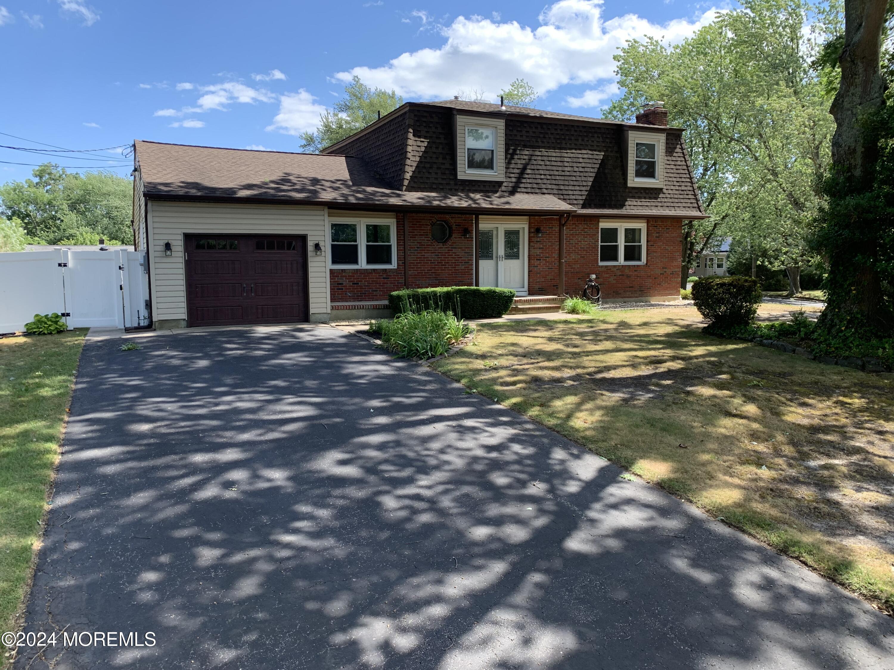 Somerset Dr, Toms River, NJ 08753
