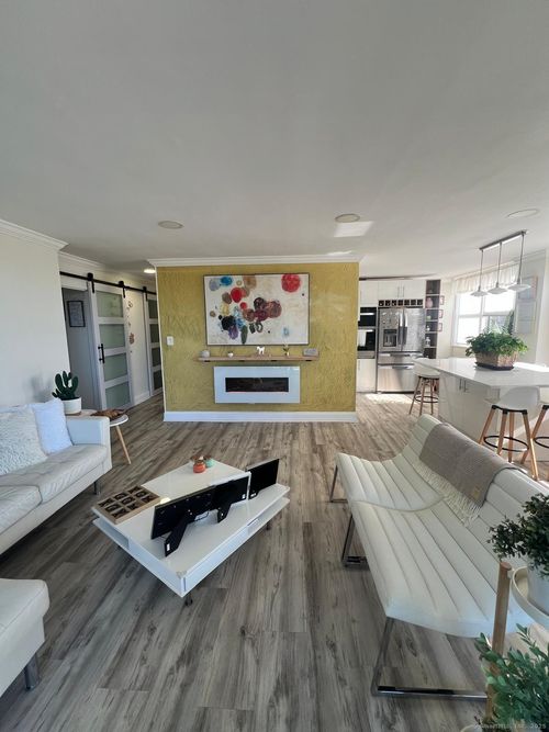 unit-3f-2370 North Ave, Bridgeport, CT, 06604-2328 | Card Image