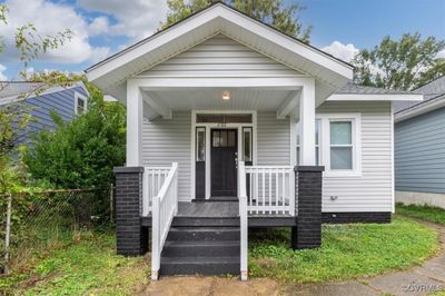 View of front of house with covered porch | Image 1