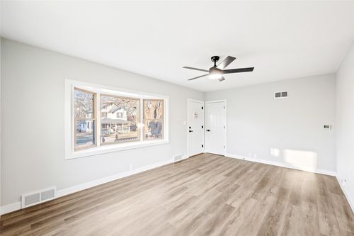 801 E Ashland Ave, Indianola, IA, 50125-2722 | Card Image