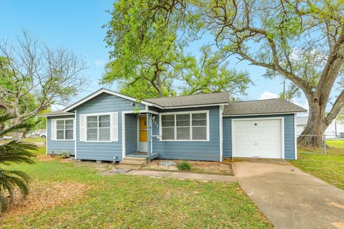 837 Pin Money St, Clute, TX, 77531-4435 | Card Image
