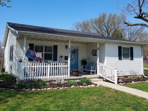 604 S Locust St, Arcola, IL, 61910-2055 | Card Image