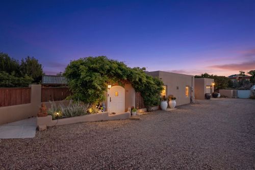 20 Moya Loop, Santa Fe, NM, 87508-8801 | Card Image