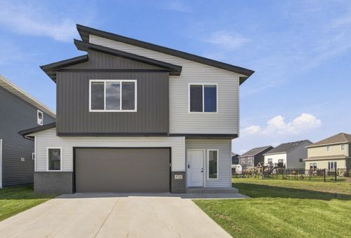 2722 12th St W, West Fargo, ND, 58078-4846 | Card Image