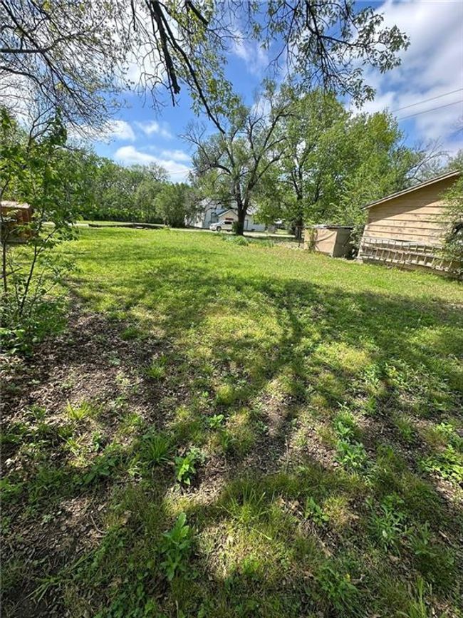 302 S Washington St, House other with 3 bedrooms, 1 bathrooms and null parking in Toronto KS | Image 6