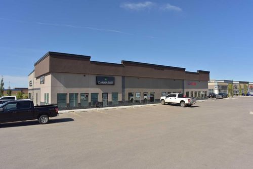 1370 Robinson Ave, Penhold, AB, T0M0B7 | Card Image