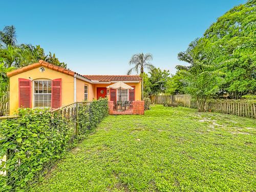 427 37th St, West Palm Beach, FL, 33407-4415 | Card Image