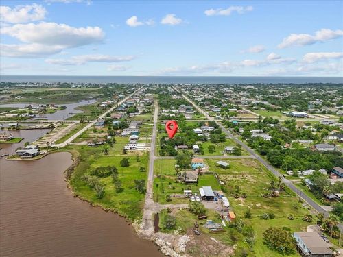939 17th St, Dickinson, TX, 77539-2710 | Card Image