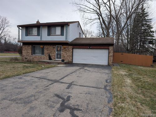 16931 Edwards Ave, Southfield, MI, 48076-2005 | Card Image