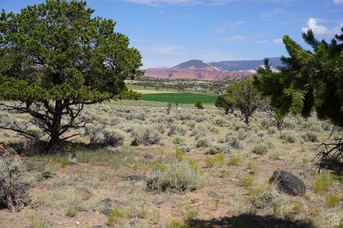 1205 S Donkey Flats Rd, Teasdale, UT, 84773-7733 | Card Image