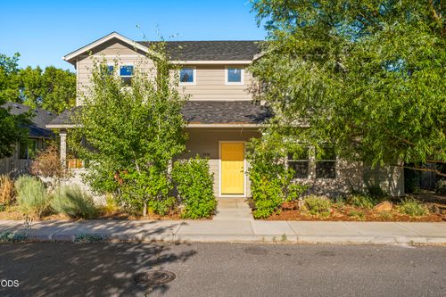 2534 Ne Cretia Ct, Bend, OR, 97701-4284 | Card Image