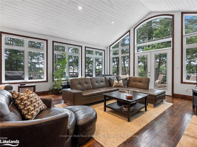 Bright and charming living room | Image 10