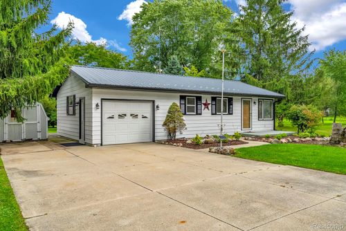 538 N Neeper St, Capac, MI, 48014-3038 | Card Image