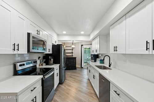 10634 W Hutton Dr, Sun City, AZ, 85351-1137 | Card Image