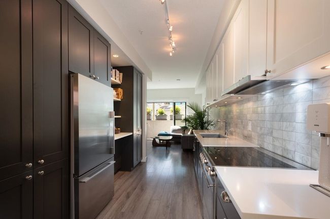 3437 Porter Street, Townhouse with 3 bedrooms, 2 bathrooms and 1 parking in Vancouver BC | Image 2