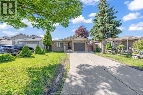 1541 Foster Ave, Windsor, ON, N8W5P8 | Card Image