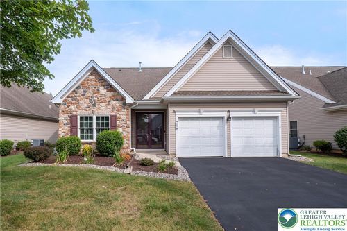 50 Edinburgh Dr, Palmer Twp, PA, 18045-2186 | Card Image