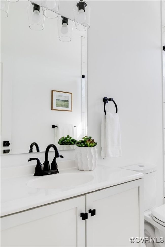 Hall bathroom on 2nd floor | Image 26