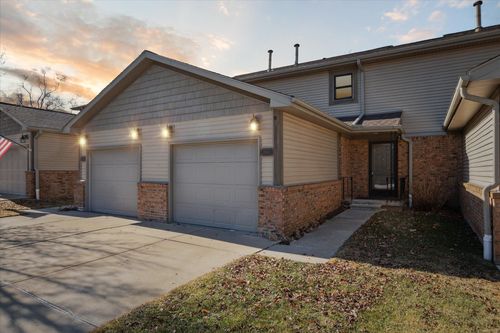 904 Moore Dr, Chelsea, MI, 48118-1354 | Card Image